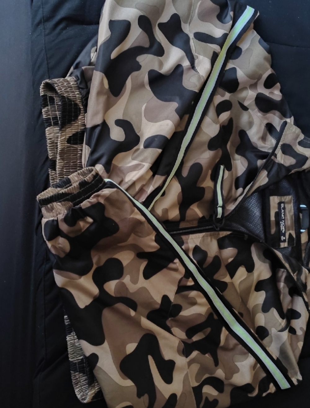 blanc noir Women's Camouflage Windbreaker in Olive, Black & Tan